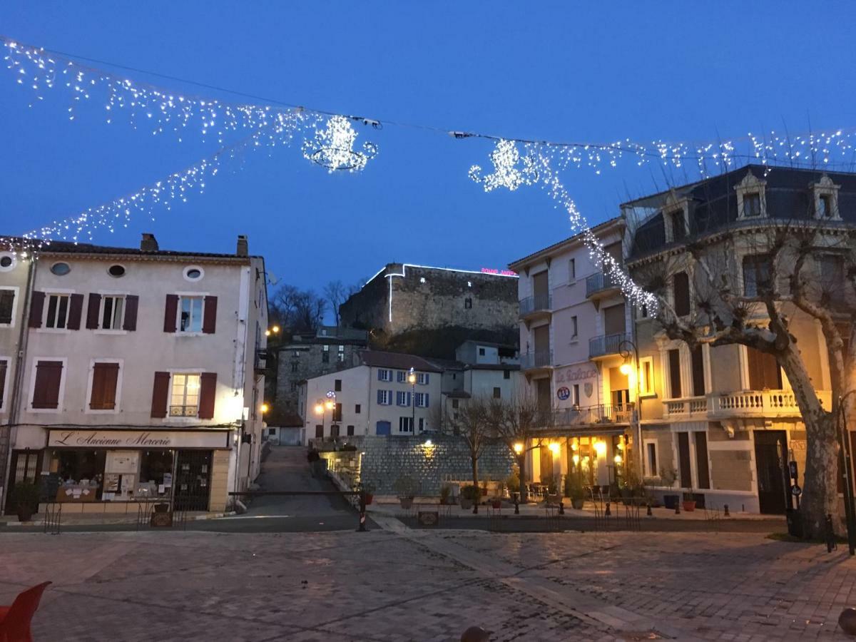 Entre L'Eglise Et La Place Villa Quillan Luaran gambar