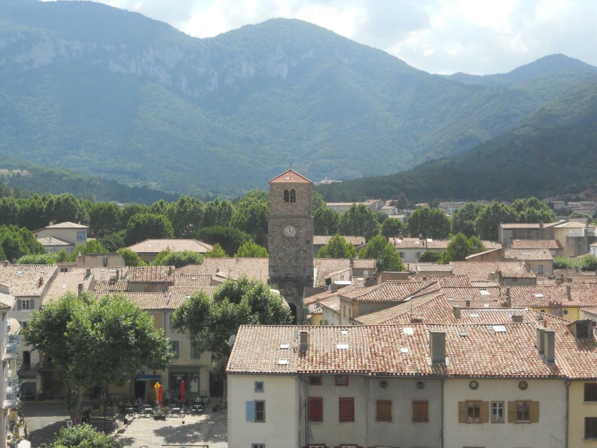 Entre L'Eglise Et La Place Villa Quillan Luaran gambar